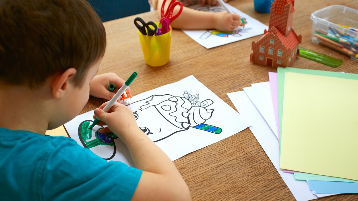 La Comunidad de Madrid dará ayudas a familias acogedoras de hasta 5.000 euros anuales por niño para gastos extraordinarios