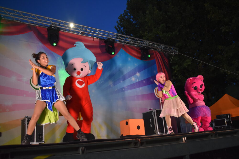 Luli Pampin hizo bailar y divertirse a los más peques de Quintanar de la Orden