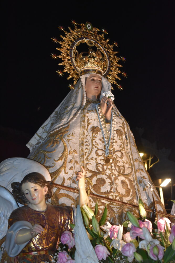 Un año más Quintanar de la Orden se vuelca con la ofrenda floral a la Virgen de la Piedad