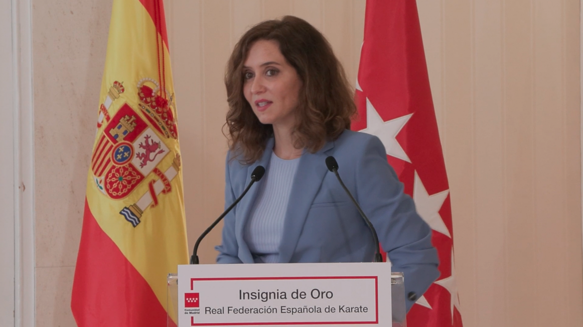 Díaz Ayuso recibe la Insignia de Oro de la Real Federación Española de Karate
