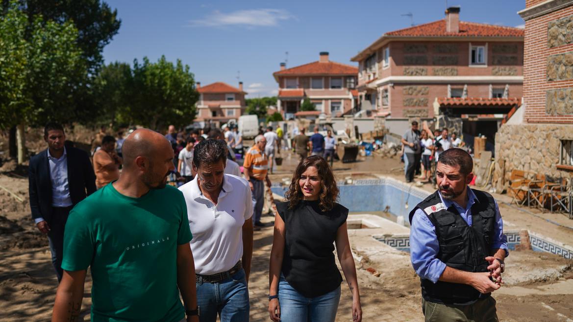 Díaz Ayuso supervisa las labores de recuperación de las zonas más afectadas por la DANA