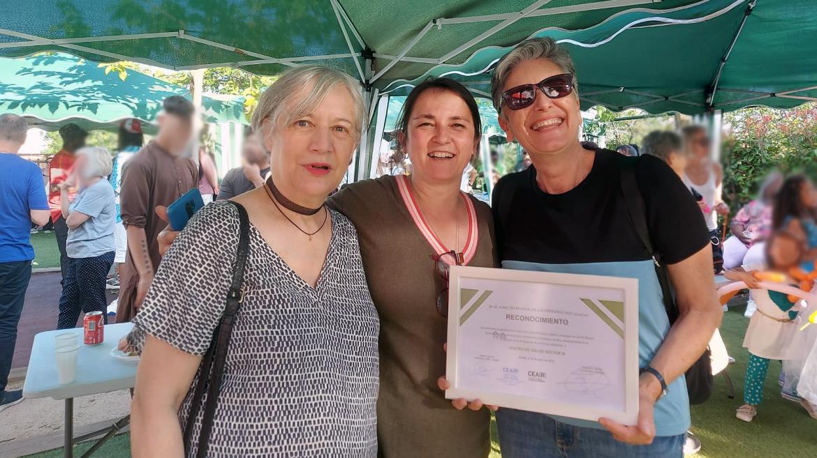 El Centro de Salud Sector III recibe un diploma por su ayuda a las personas refugiadas de Getafe