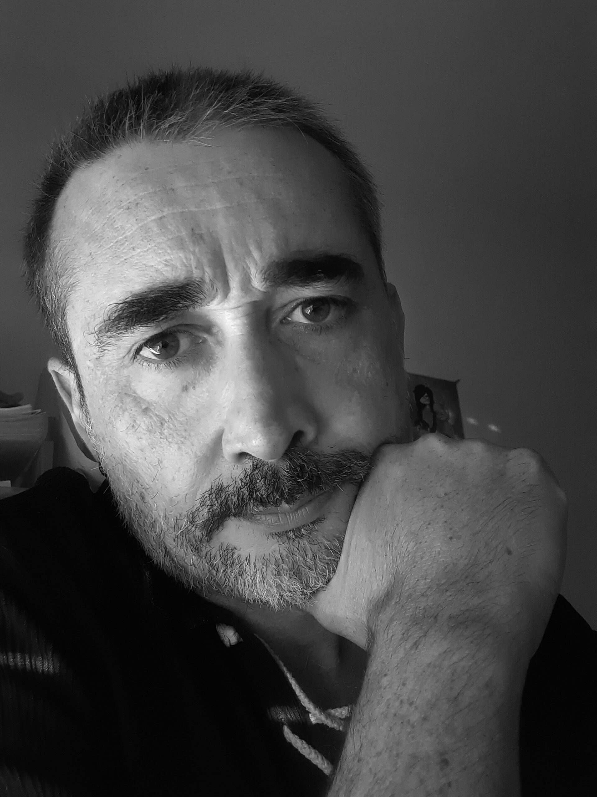 El escritor Juan González Mesa gana el XXVII Premio de Novela Negra Ciudad de Getafe 2023 con 'Los perros que nadie quiere'