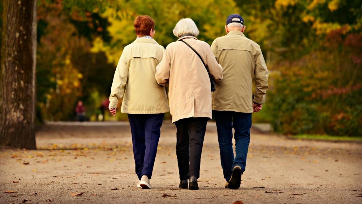 La Comunidad de Madrid inicia un proyecto para vigilar a domicilio y en tiempo real la salud de las personas mayores