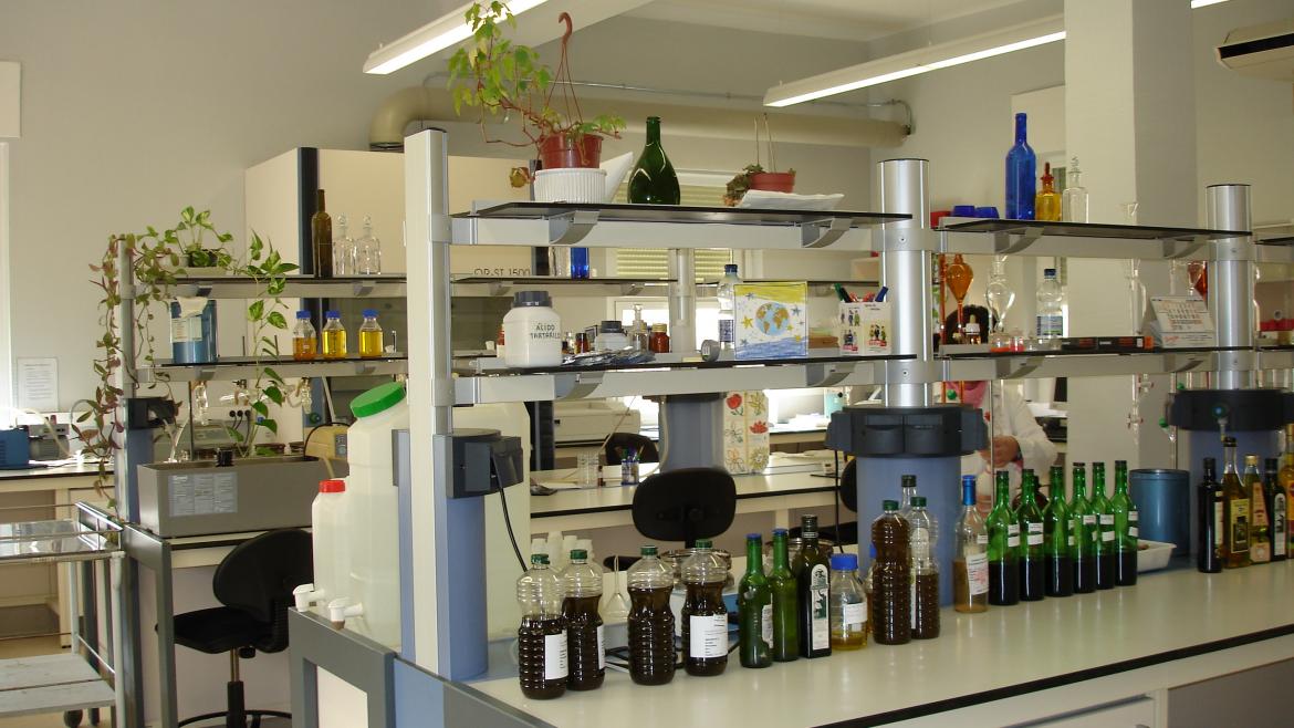 La Comunidad de Madrid renovará este curso 80 laboratorios de institutos públicos