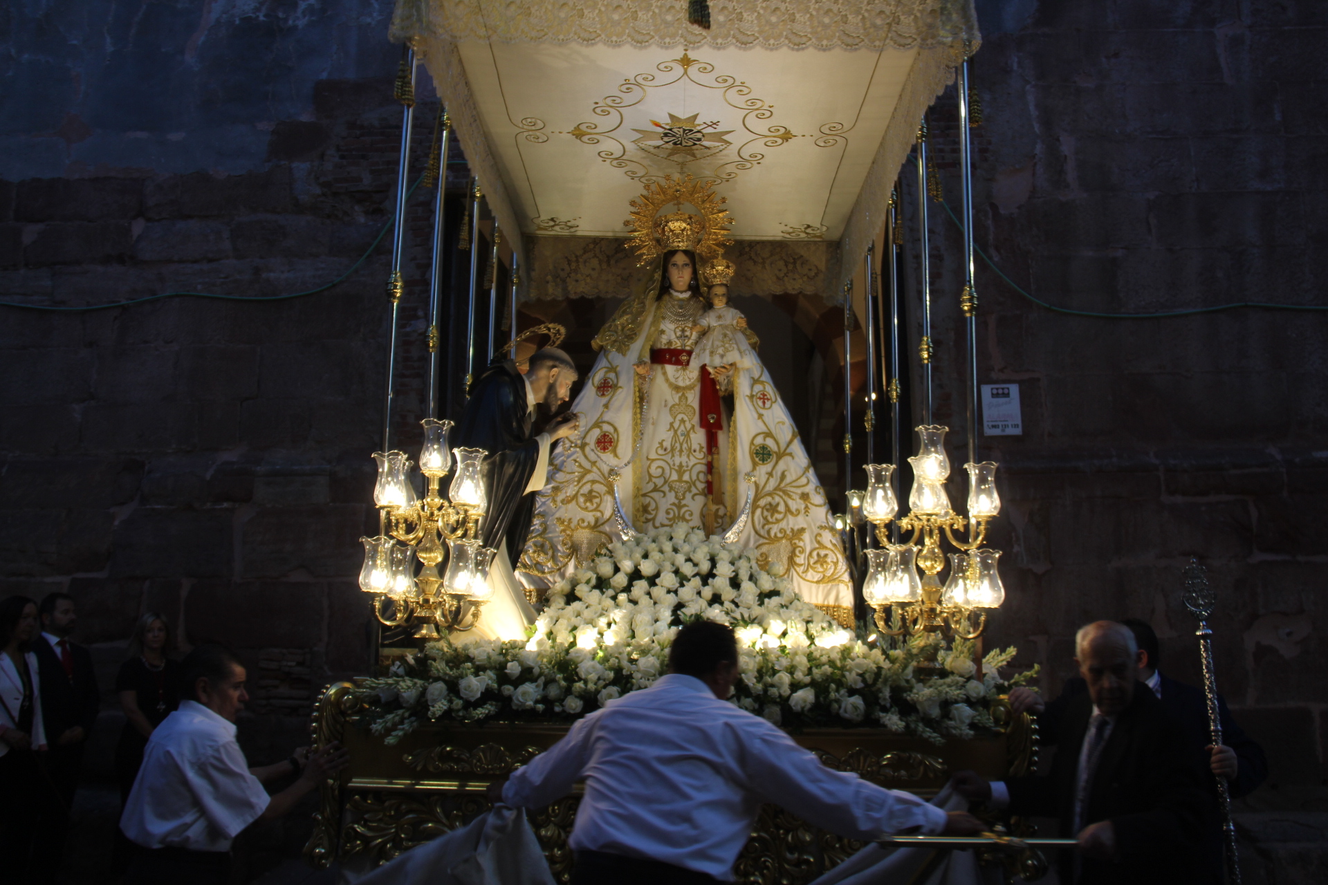 La procesión de la Virgen del Rosario pone el punto final a las fiestas de Alcázar de San Juan