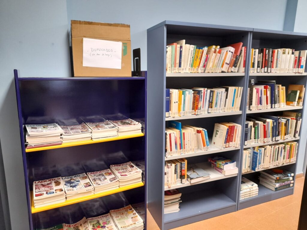 Nuevas estanterías en la Biblioteca Municipal – Cabezón de Pisuerga