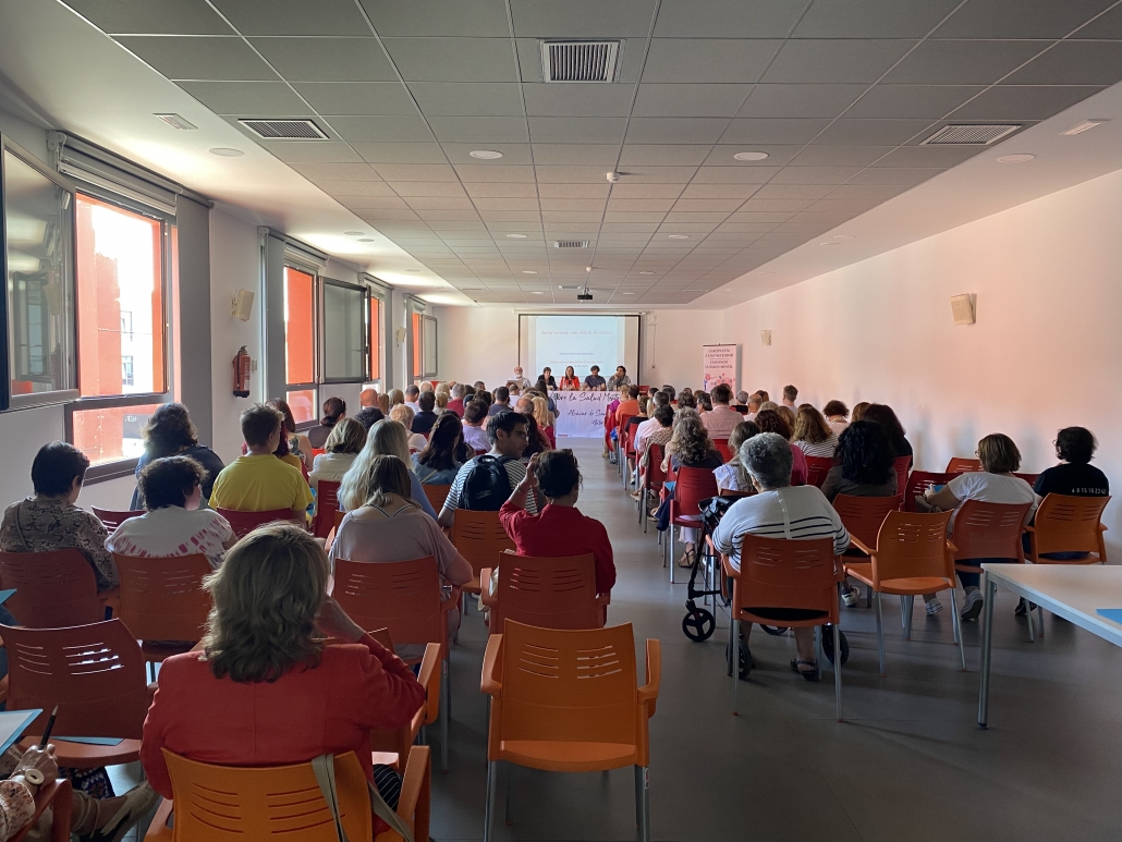 Celebración de la mesa redonda ‘La salud mental más allá de la clínica’