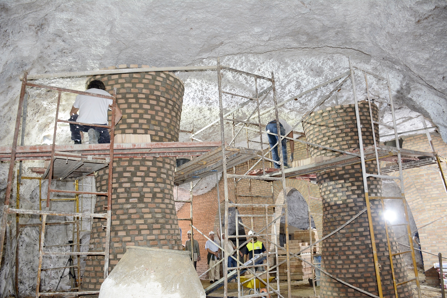Continúan avanzando los trabajos de reparación de las cuevas en el barrio La Esperanza