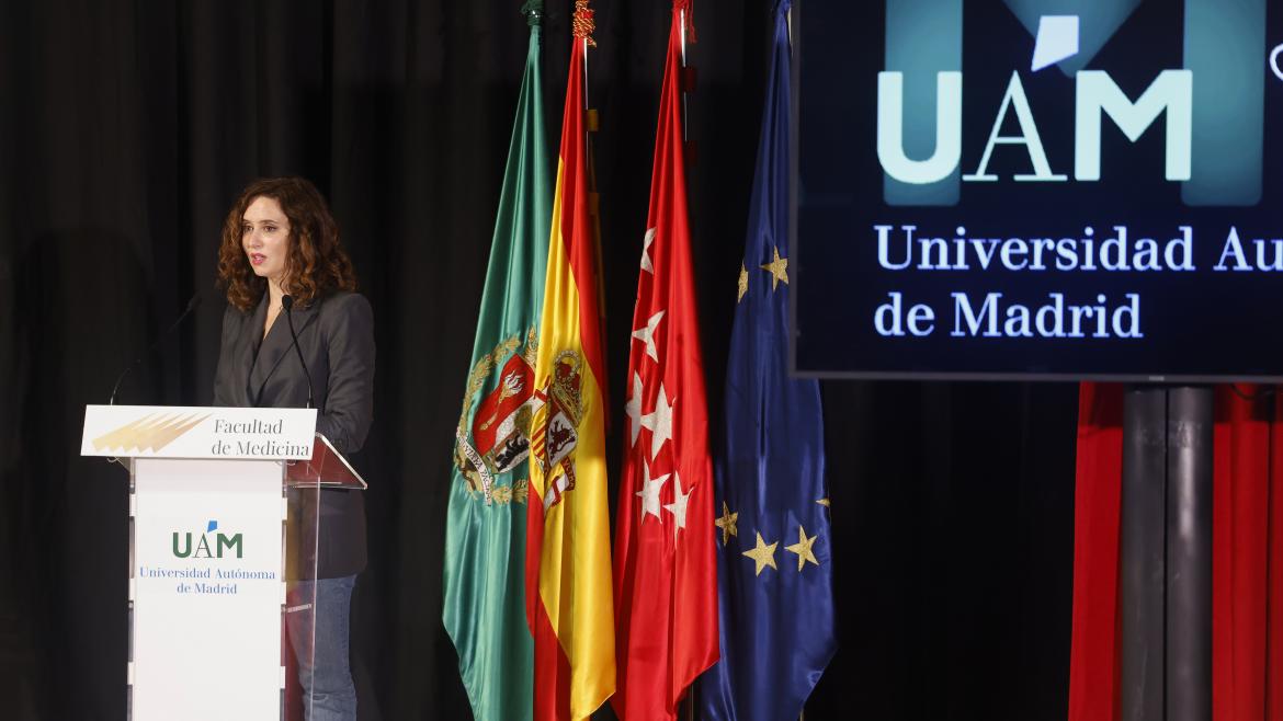 Díaz Ayuso destaca el papel de la Enfermería para humanizar las estancias en los hospitales y como parte del motor del sistema sanitario
