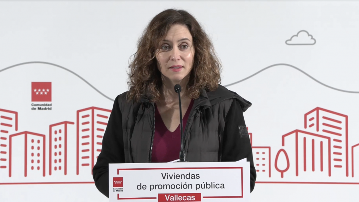 Díaz Ayuso entrega en Vallecas 44 nuevas viviendas de alquiler a familias vulnerables: “Vamos a seguir trabajando sin descanso para llegar a más ciudadanos”