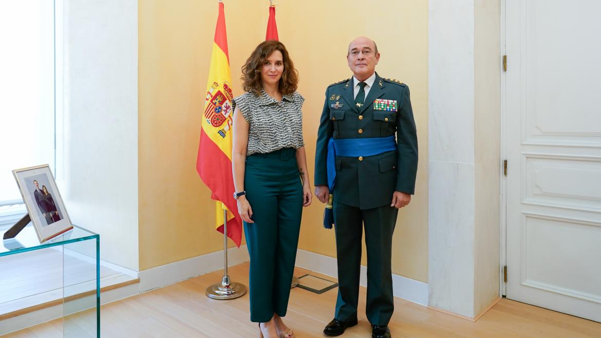 Díaz Ayuso recibe a Pérez de los Cobos tras su restitución como Coronel Jefe de la Comandancia de la Guardia Civil de Madrid