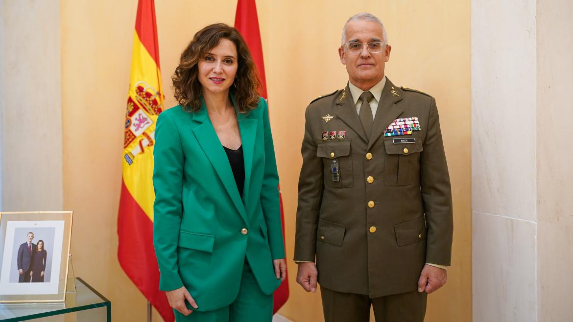 Díaz Ayuso recibe al general de división Joaquín Broch Hueso, nombrado Comandante Militar de Madrid el pasado marzo
