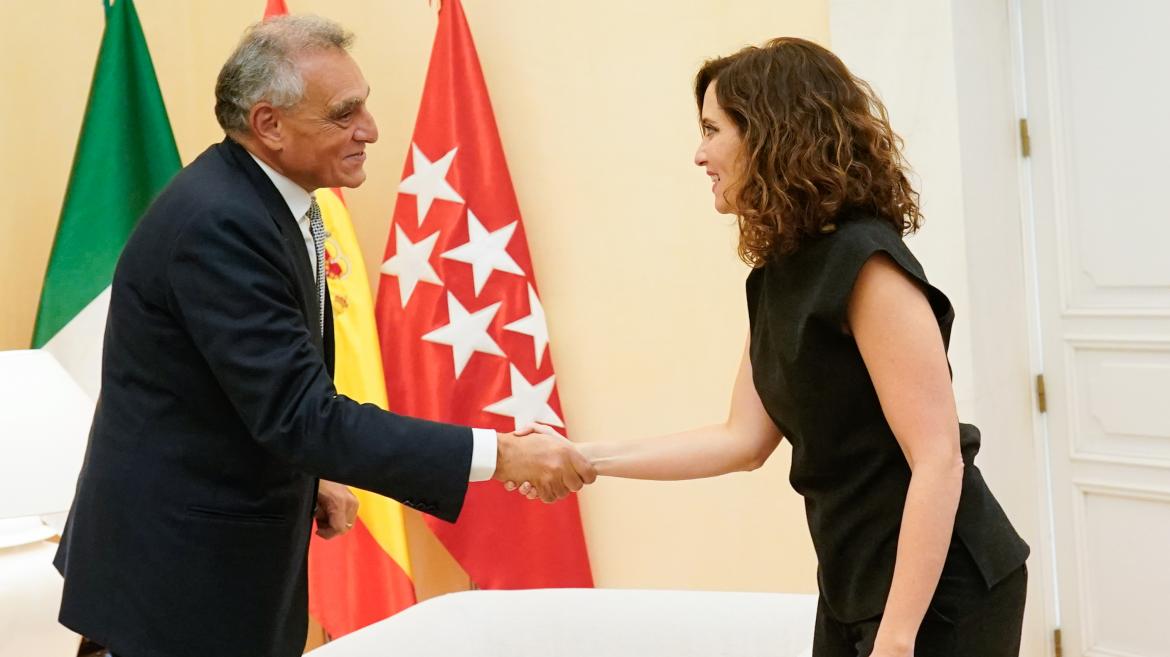 Díaz Ayuso se reúne con el embajador de Italia en España para reforzar la colaboración en materia económica y cultural con el país mediterráneo