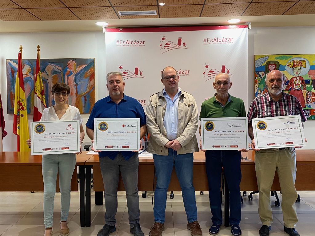El ayuntamiento entrega a las ONGs la recaudación de las entradas de los conciertos solidarios de la Feria