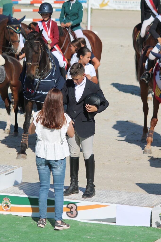 El jinete de Cabezón de Pisuerga, Miguel Simón Núñez, bronce en el “I Campeonato de Castilla y León de Saltos de Obstáculos”.