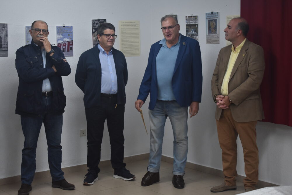 Inaugurada la exposición '20 años de conferencias "en torno a Miguel de Cervantes, su obra y Quintanar de la Orden"'