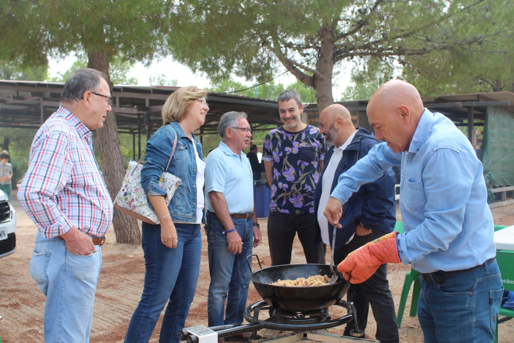 Más de 200 personas disfrutan del VIII Encuentro de Elaboración de Migas de la Hermandad de San Cristóbal