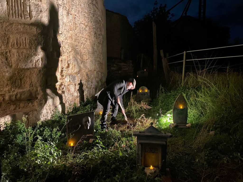 Momentos terroríficos en el Monasterio de Palazuelos durante la actividad «El cuaderno de Allan Poe» – Cabezón de Pisuerga