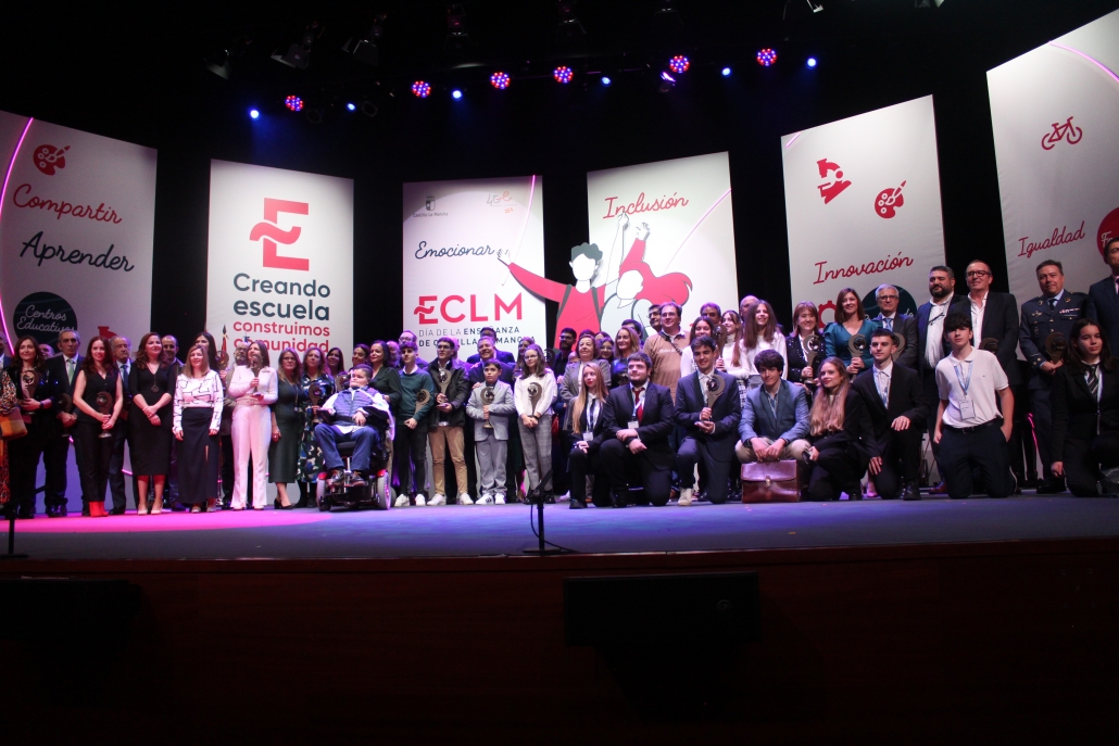 36 protagonistas de la comunidad educativa reciben un galardón en el Día de la Enseñanza 2023, celebrado en Alcázar de San Juan