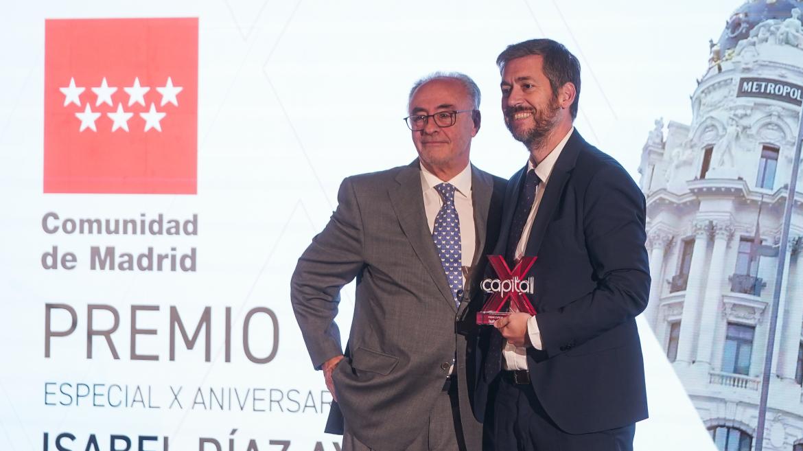Díaz Ayuso, galardonada con el Premio Especial Décimo Aniversario de la revista Capital en reconocimiento a su trayectoria