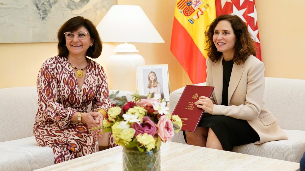 Díaz Ayuso recibe la Memoria de la Fiscalía de Madrid sobre sus actividades en 2022