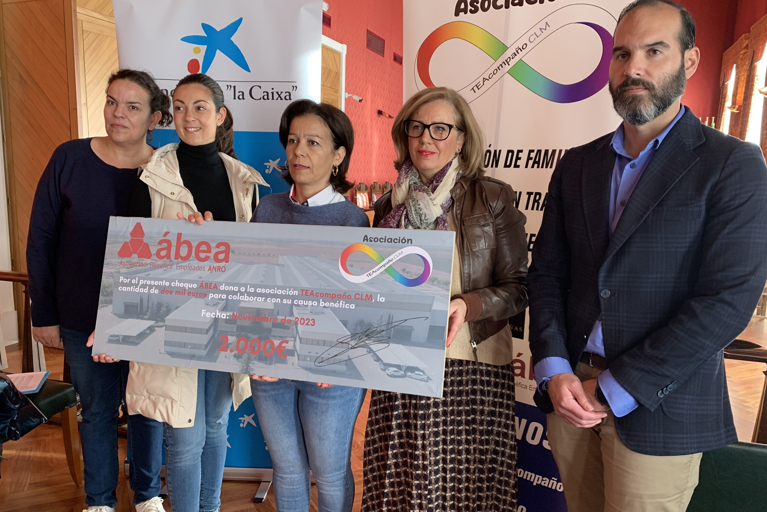 El concejal de Deportes muestra el apoyo del Ayuntamiento a TEAcompaño y su proyecto “Nada Diverso”