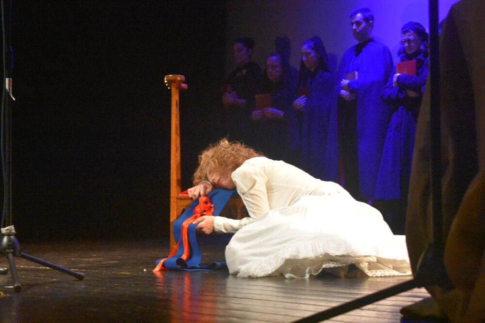 El taller de teatro brinda una solemne adaptación de "El Monte de las Ánimas"