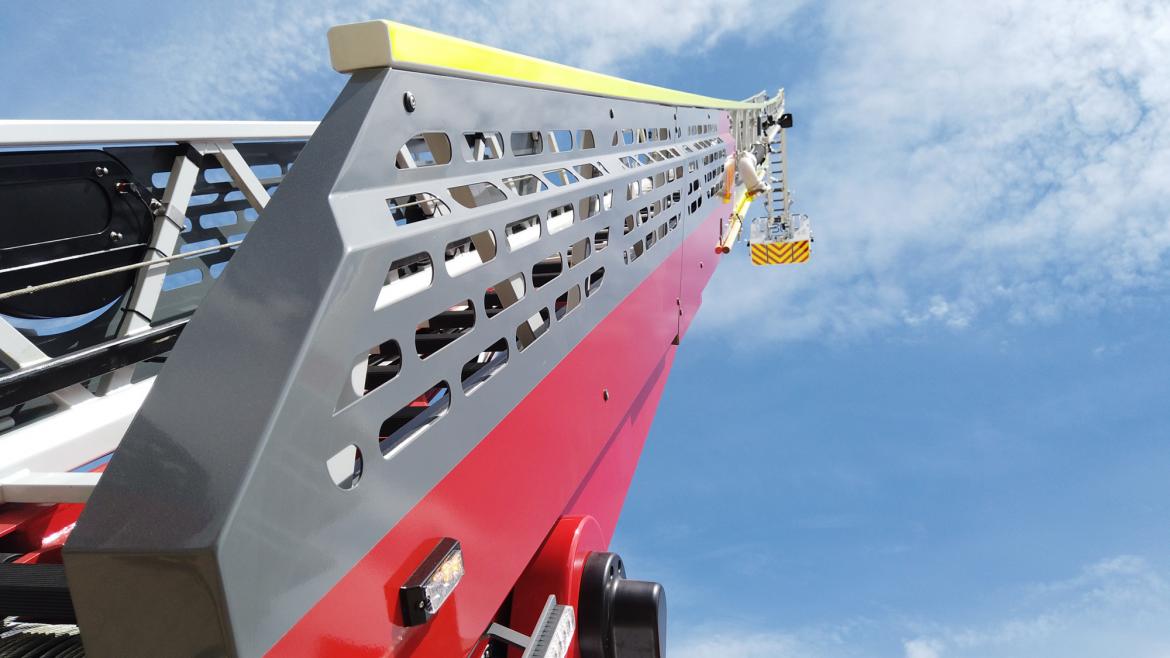 La Comunidad de Madrid adquiere cuatro nuevos vehículos autoescalera de bomberos para mejorar el rescate de personas