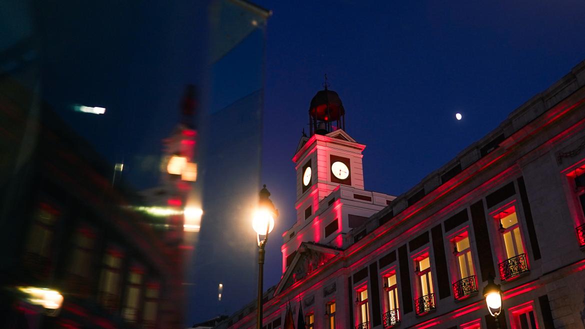 La Comunidad de Madrid estrena sobre la fachada de la Real Casa de Correos un espectáculo de luz y sonido de grandes dimensiones esta Navidad