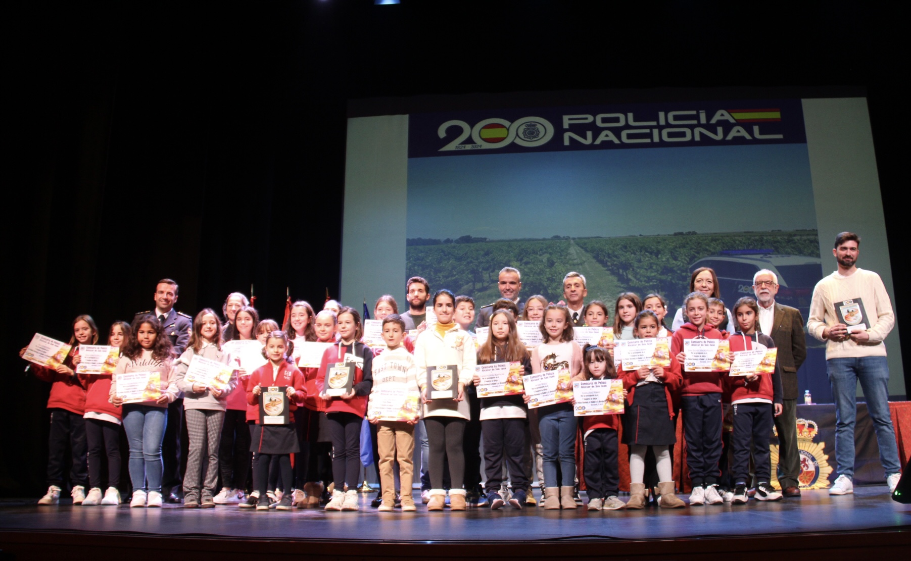 Más de 1.300 escolares participan en el V Concurso de Dibujo ‘La Policía Nacional, tu ciudad y la Navidad’
