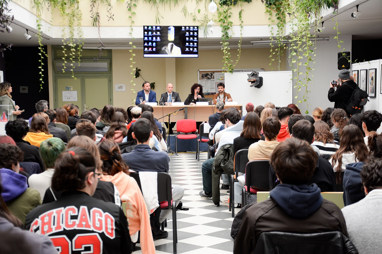 “cursar estudios en la EASDAL es garantía de éxito”
