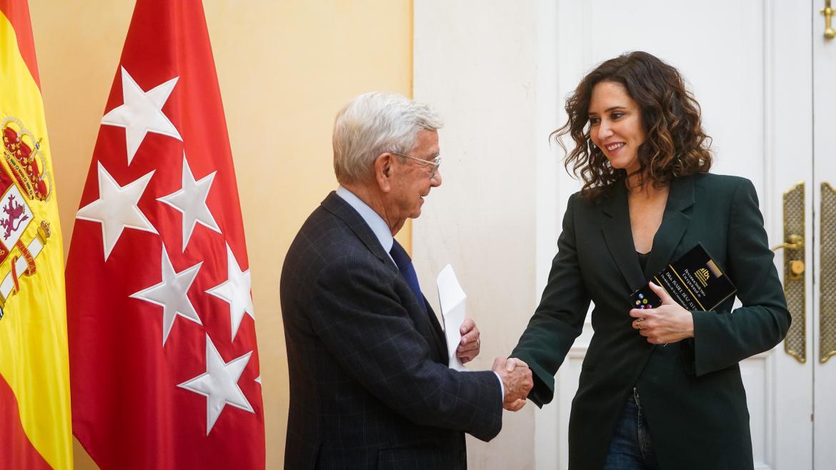 Díaz Ayuso, premiada por su contribución a que Madrid sea el principal escenario de la gastronomía iberoamericana