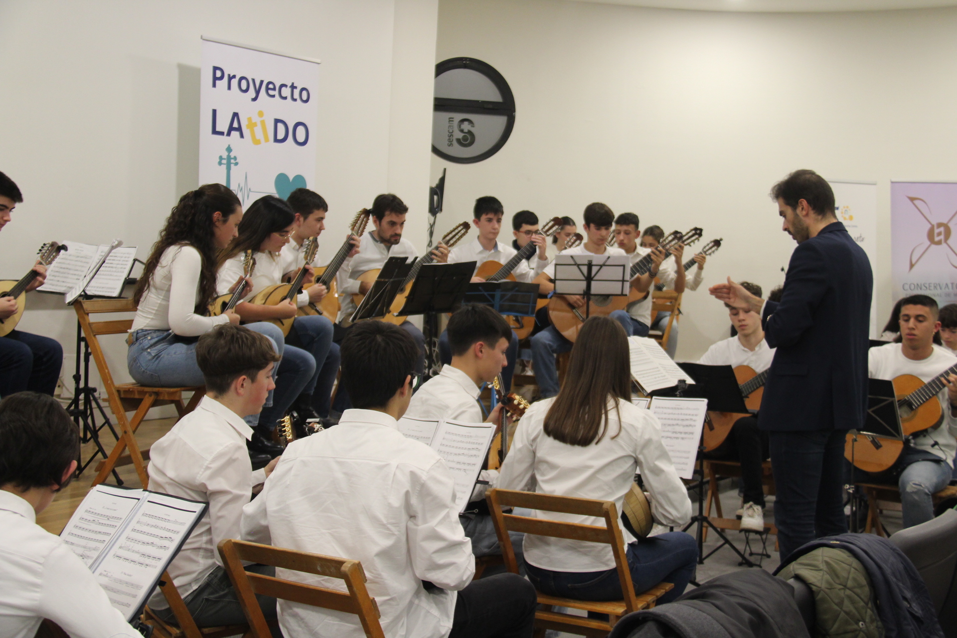 El Hospital Mancha Centro de Alcázar de San Juan ha celebrado su gran concierto navideño enmarcado dentro del ‘Proyecto Latido’