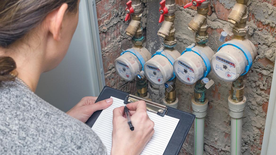 La Comunidad de Madrid recomienda proteger los contadores de agua para evitar su congelación ante la bajada de temperaturas prevista en la región