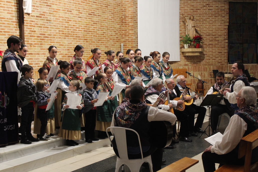 La escuela de la Asociación Coros y Danzas se estrena en la XXIX Muestra de Aguilanderos