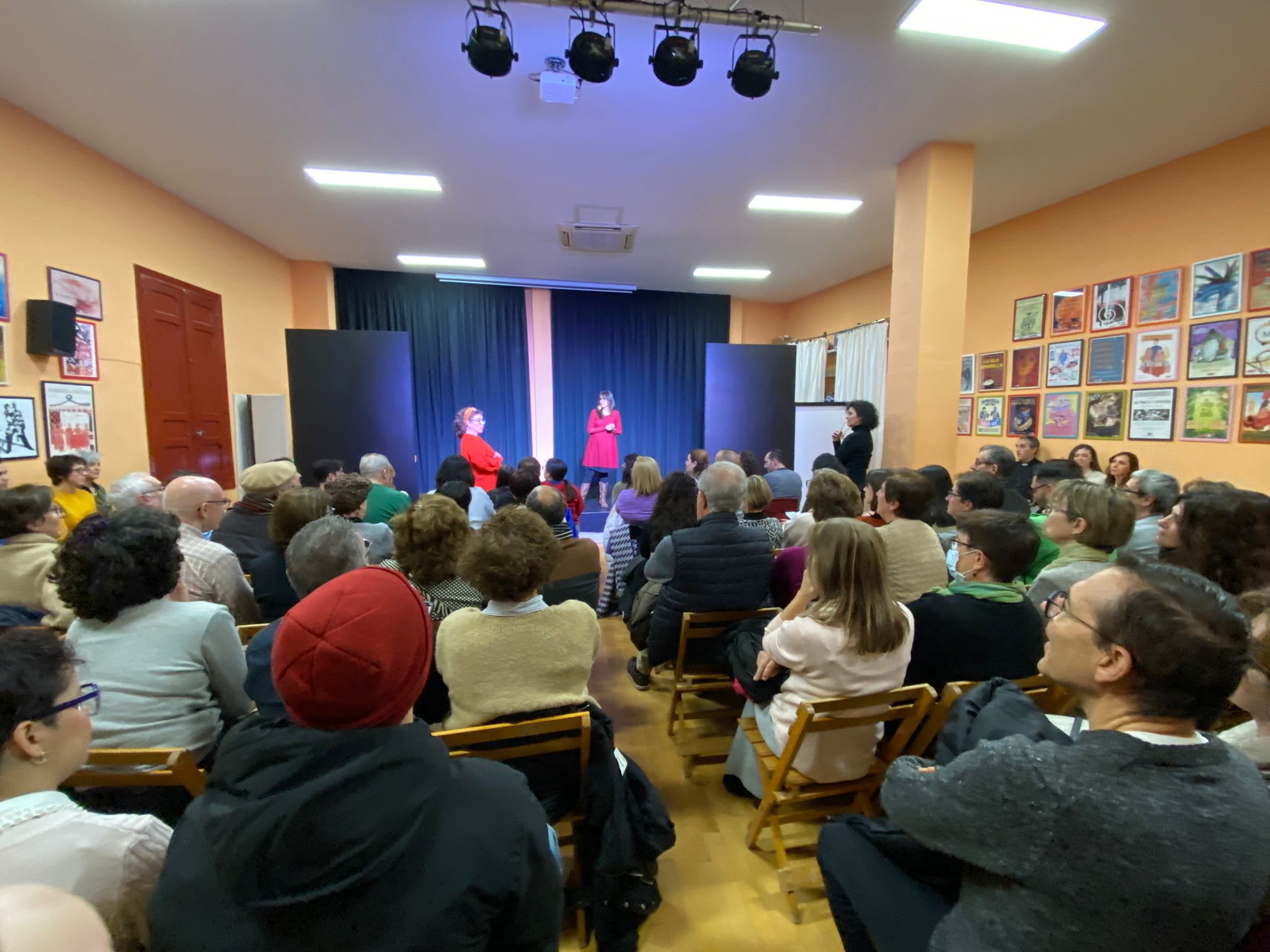 Representada la obra ‘Sinsentido’ a cargo del grupo de teatro de adultos en el Aula de Teatro de la Casa de la Cultura
