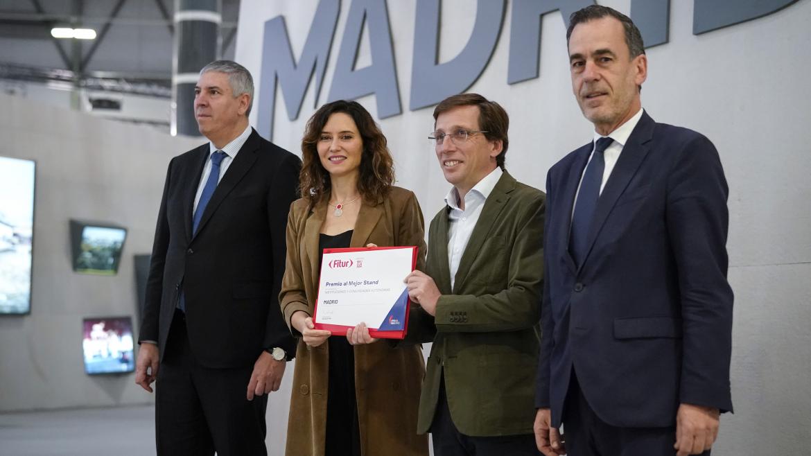 Díaz Ayuso recoge el Premio al Mejor Estand de FITUR concedido a la Comunidad de Madrid