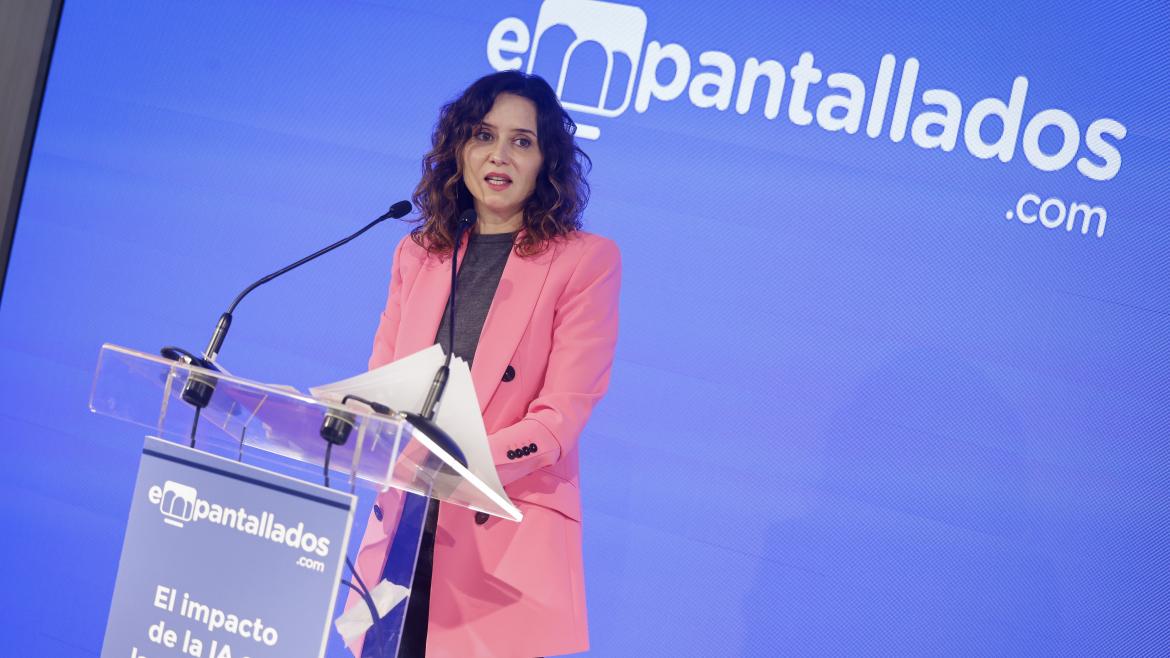 Díaz Ayuso reivindica las “esencias de la escuela tradicional” y de los profesores: “No pueden ser sustituidos por tecnología. Tienen que ir todos de la mano”