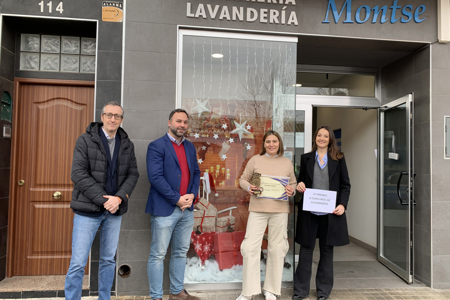 El alcalde agradece a los ganadores del X Concurso de Escaparates de Navidad su contribución al embellecimiento de la ciudad