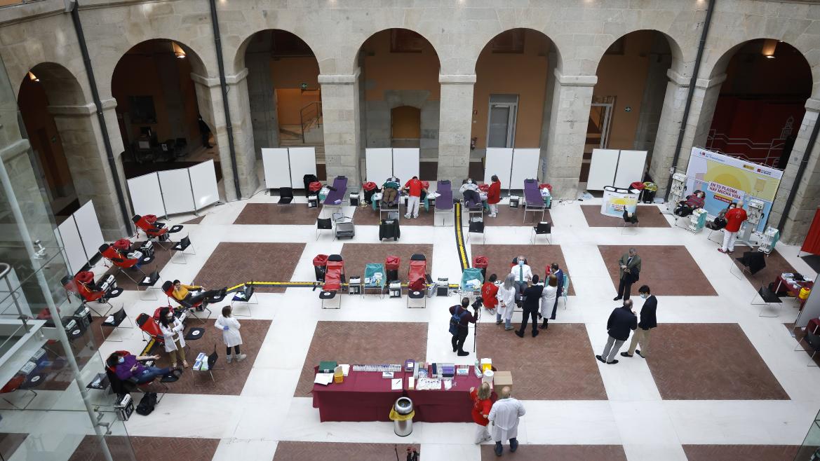 La Comunidad de Madrid despliega un maratón de donación de sangre en la Real Casa de Correos, 30 hospitales y unidades móviles