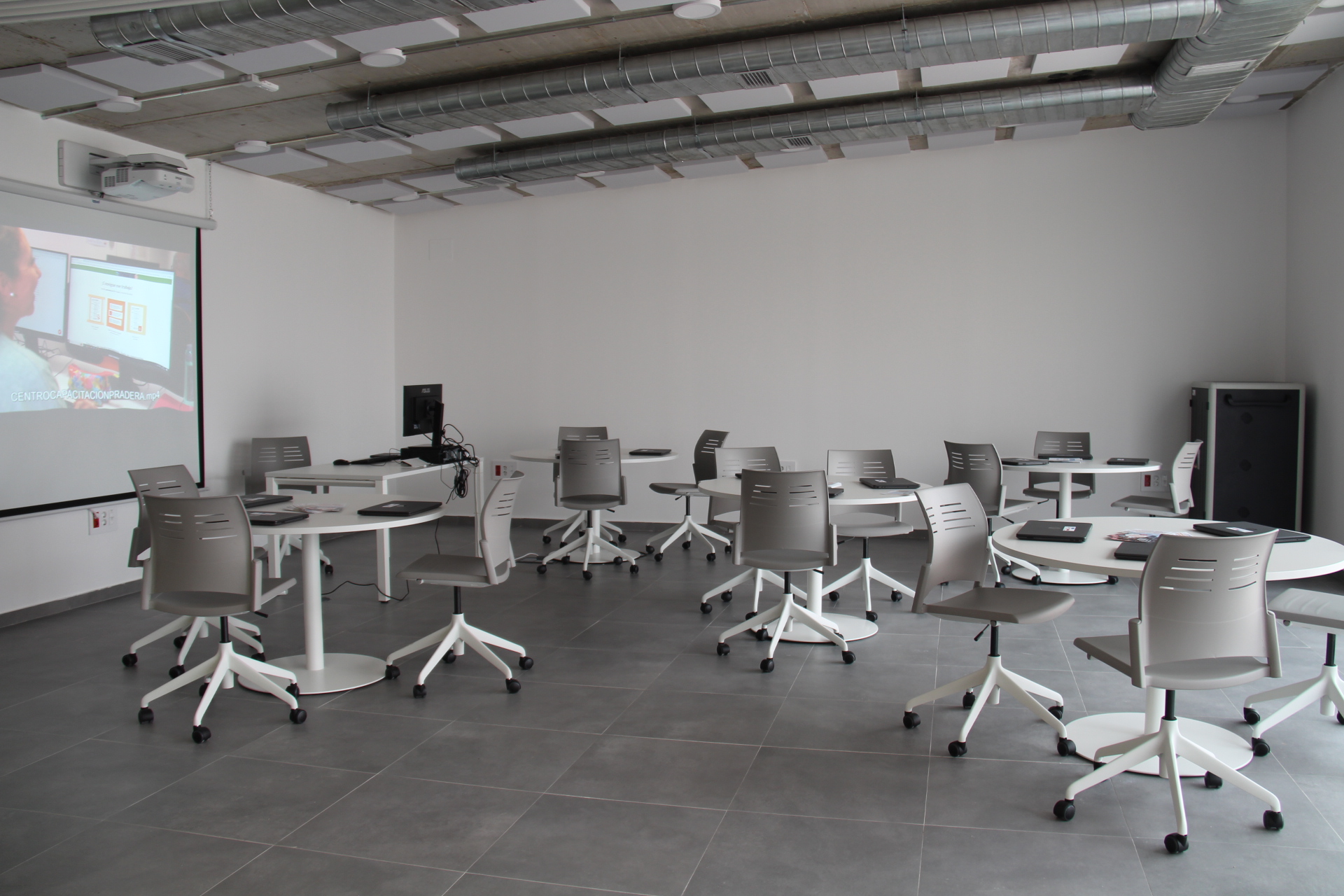 Alcázar de San Juan avanza hacia la alfabetización digital con la inauguración del nuevo Centro de Capacitación Digital