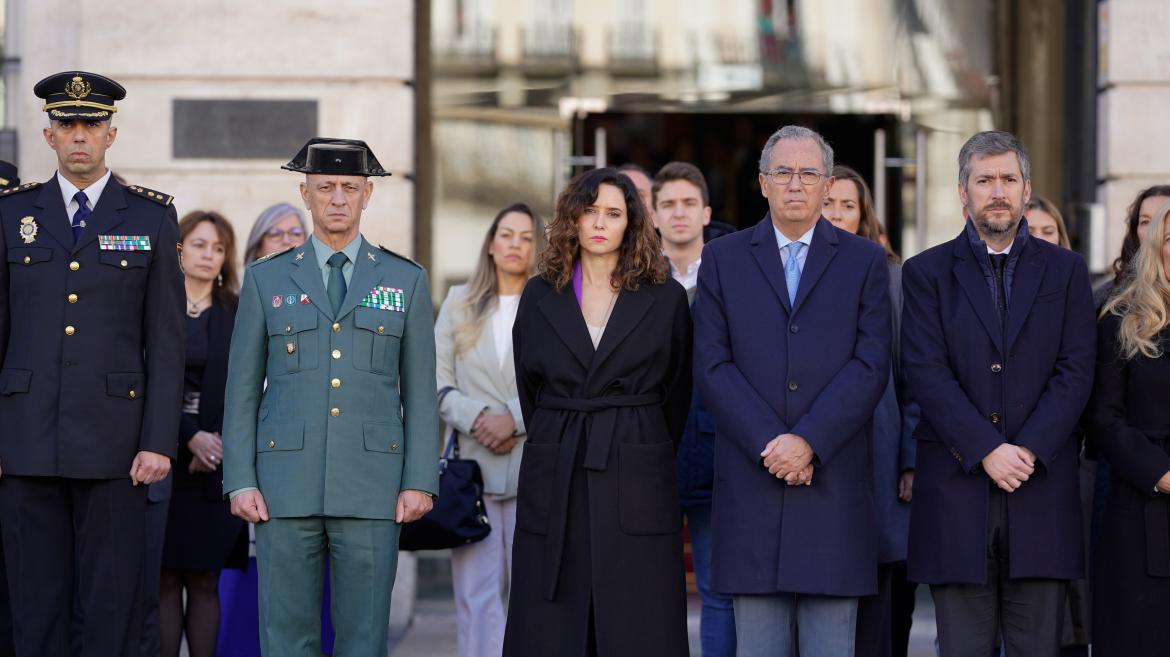 Díaz Ayuso rinde homenaje a los guardias civiles asesinados en Barbate y elogia a “tantos agentes que dan su vida por los demás”