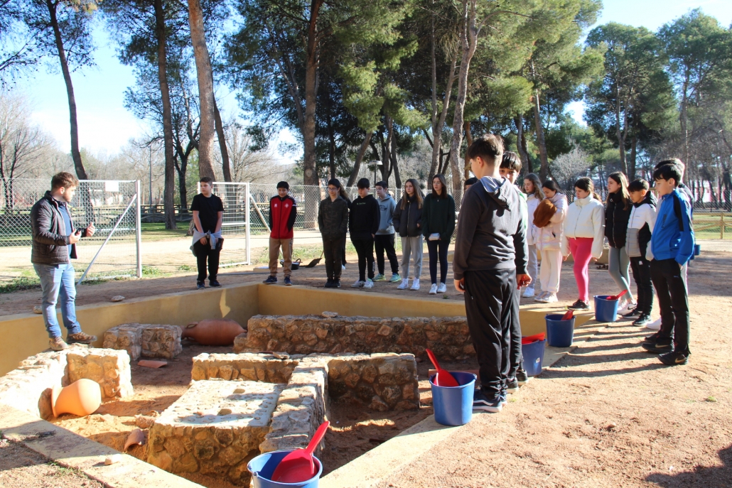 El Aula Abierta del Parque Alces se estrena con una actividad de excavación arqueológica