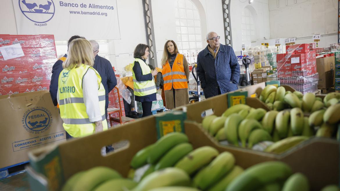 La Comunidad de Madrid aprobará 7 millones en ayudas para personas que no accedan a la alimentación básica con las tarjetas monedero del Gobierno central