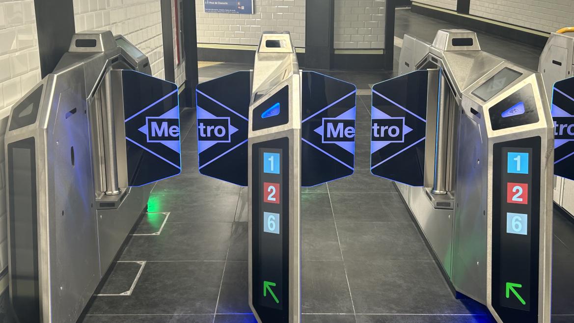 La Comunidad de Madrid estrena tornos inteligentes en las estaciones de Metro de Cuatro Caminos y Reyes Católicos