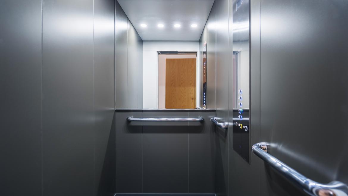 La Comunidad de Madrid invierte 52 millones de euros para instalar nuevos ascensores en edificios residenciales