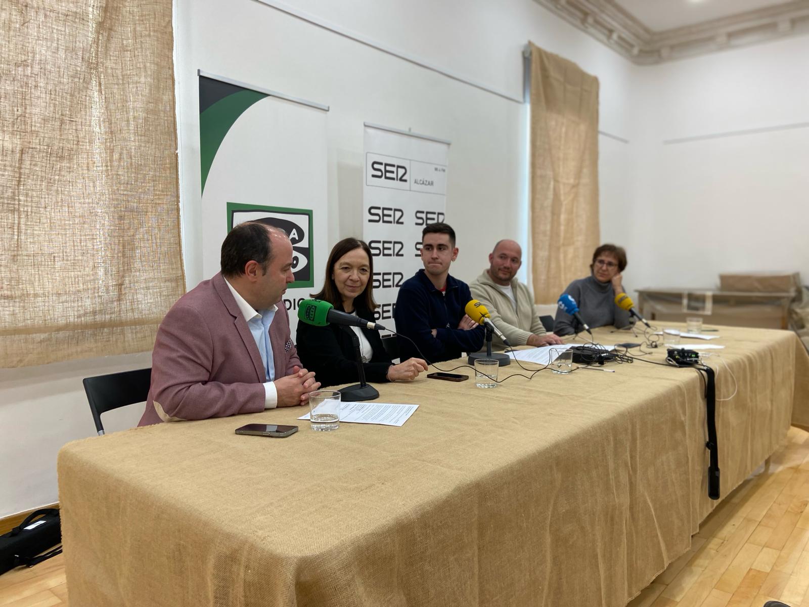 La alcaldesa se une a Cadena SER, Onda Cero y COPE Alcázar para celebrar el Día Mundial de la Radio