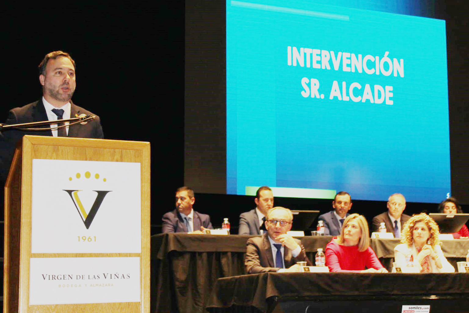 Navarro reitera en la Asamblea de la cooperativa Virgen de las Viñas el apoyo del equipo de gobierno a los agricultores, “pilar básico de nuestro desarrollo y sustento económico y social”