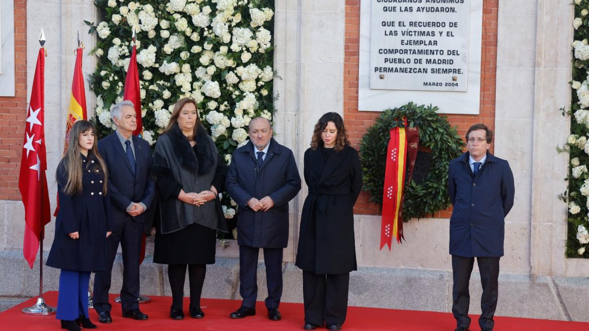 Díaz Ayuso recuerda a las víctimas en el 20º aniversario del 11-M: “Nada ni nadie pueden condicionar nuestro camino por la amenaza, el miedo o el chantaje”